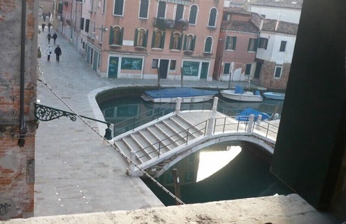 Dorsoduro Apartment | CA 'DEL PONTE - bright apartment with stunning views over the canal
