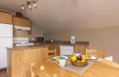 Petite-Riviere-Saint-Francois Condo | Cottage COR-254-2 | Petite-Rivière-St-François