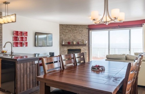 Petite-Riviere-Saint-Francois House | Le Montagnard Private SPA, Magnificent View of the River