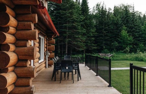 Lac-Sergent Cabin | Escape to Nature with Hot Tub & Lake Access