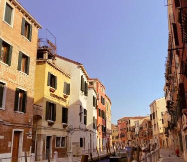 Dorsoduro Bed & Breakfast | Ca' San Trovaso - 6 Rooms