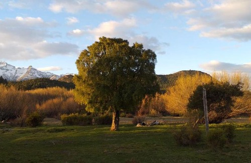 Trevelin Ski Chalet | Cabaña de CAMPO Altos del Futaleufu sobre COSTA DE RÍO