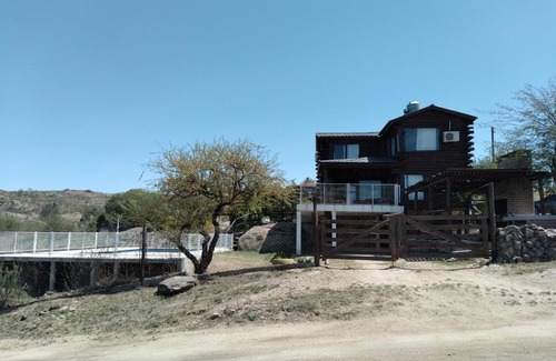 Yocsina House | Cabaña en Villa Carlos Paz Danza del sol