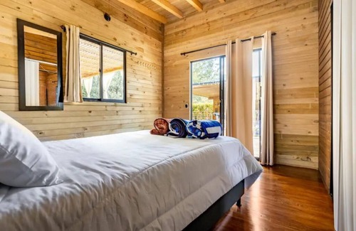 Guatape Cabin | Cabaña en Guatape 21 personas , jacuzzi, piscina, billar.