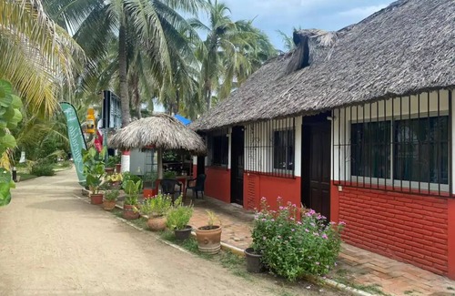 Brisas de Zicatela Cabin | Cabaña Esmeralda frente al mar