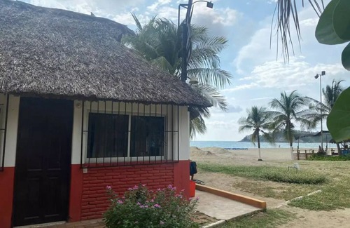 Brisas de Zicatela Cabin | Cabaña Esmeralda frente al mar