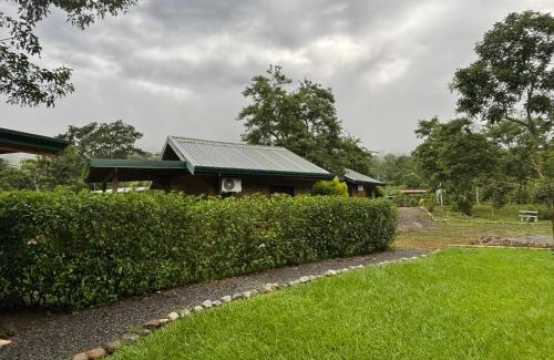 San Isidro de El General House | Cabaña Jacaranda #2, junto al río, Pérez Zeledon