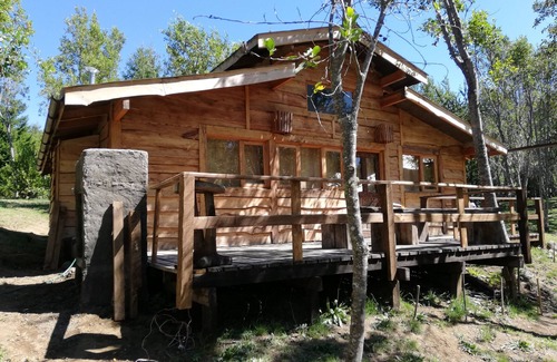 Pucon House | Cabaña rústica 2 maravillosa,con troncos nativos, con orilla de Río Trancura