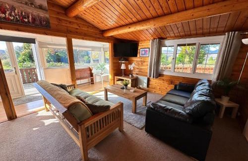 Bronaber House | Caban Enfys