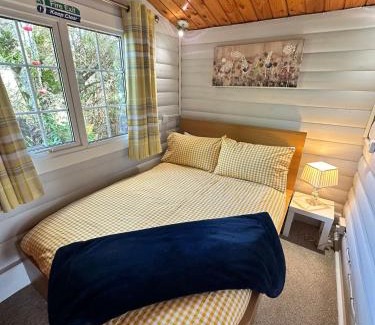 Bronaber House | Caban Enfys