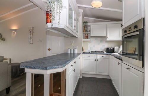 Abersoch Cottage | CABAN TYWOD, pet friendly, with a garden in Abersoch