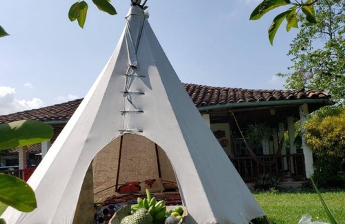 Ginebra Cabin | CABANA 4 PERSONAS - Ginebra glamping a 10 minutos de ginebra.