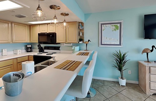 Crystal Beach Condo | Cabana Club 105 | Snowbird Friendly Ground Floor Gulf Front Condo