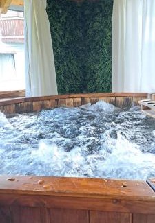 Risca House | Cabana Eduard