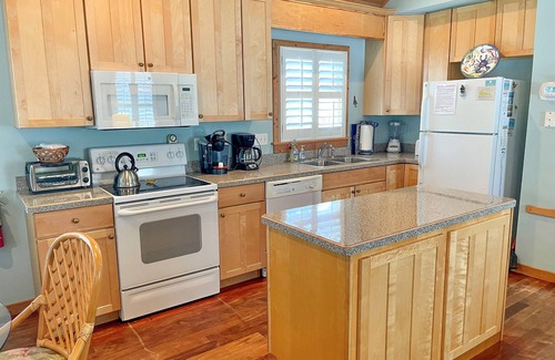 Ocracoke Condo | Cabana III: Perfect getaway for two that offers a shared pool.