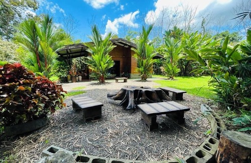 La Fortuna Cabin | Cabaña Silvestre A garden to relax with the family!