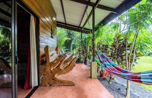La Fortuna Cabin | Cabaña Silvestre A garden to relax with the family!