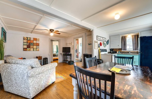 Concan Cabin | 'Cabana Sol' Cabin: 4 Mi to Garner State Park