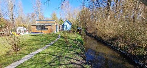 Amiens House | Cabane bleue des Hortillonnages