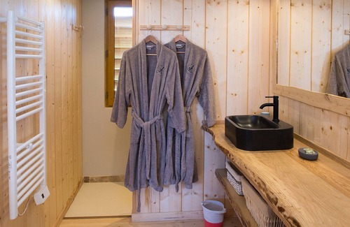 Monbazillac Cabin | Cabane de Charme Avec spa Privatif
