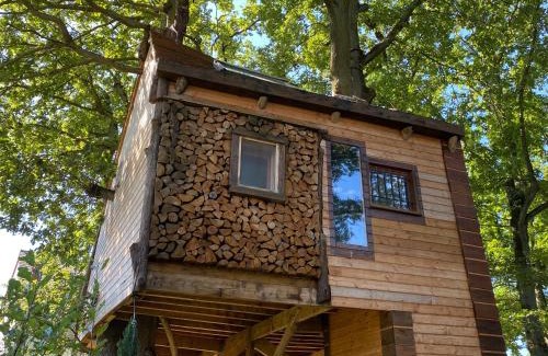 Villebon-sur-Yvette Ski Chalet | Cabane suspendue dans les arbres