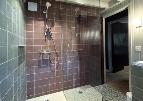 Incourt Hotel | Cabanes avec jacuzzi les pieds dans la vignes