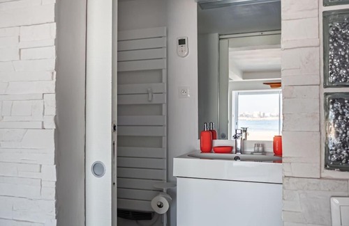 8th Arrondissement Apartment | Cabanon avec terrasse - bord de plage - Le Cabanon 12