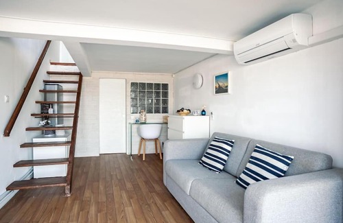 8th Arrondissement Apartment | Cabanon avec terrasse - bord de plage - Le Cabanon 12