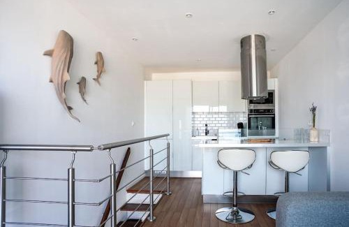8th Arrondissement Apartment | Cabanon avec terrasse - bord de plage - Le Cabanon 12