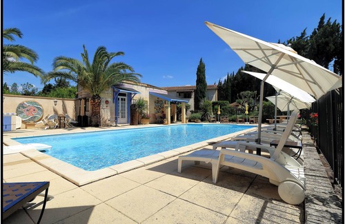 Rognonas Cottage | "Cabanon" - sleeps 2 self catering studio gite 10mins from Avignon!