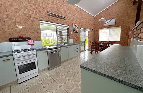 Bogangar House | Cabarita Beach - 3 bedroom house walking distance to beach & shops.