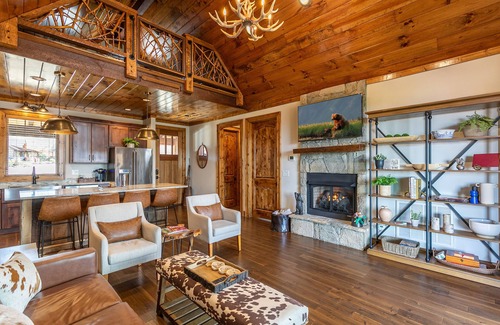 Elk Park House | CaBearnet at Eagles Nest - Sunrise & Sunset view! Pets, firepit, hot tub, amenities