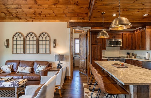 Elk Park House | CaBearnet at Eagles Nest - Sunrise & Sunset view! Pets, firepit, hot tub, amenities