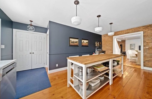 Bloomfield House | Cabernet in The County! Perfect Oasis in PEC