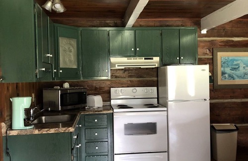 Maggie Valley Cabin | Cabin 1 - 1 Bedroom Cozy Cabin with Mountain View in Pioneer Village