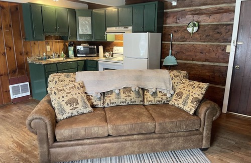Maggie Valley Cabin | Cabin 1 - 1 Bedroom Cozy Cabin with Mountain View in Pioneer Village