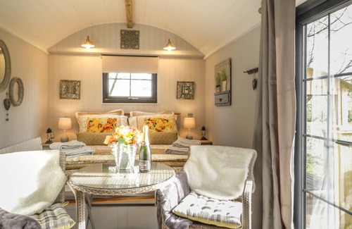 Wing Cottage | Cabin ∙ 1 bedroom ∙ 2 guests