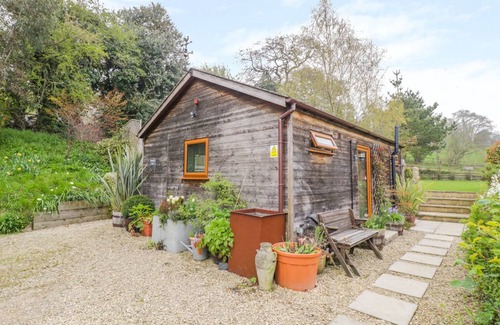 Charlton Kings Cottage | Cabin ∙ 1 bedroom ∙ 2 guests
