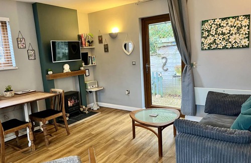 Charlton Kings Cottage | Cabin ∙ 1 bedroom ∙ 2 guests
