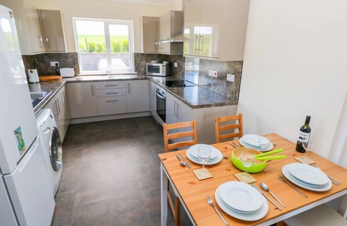 Milford Haven Cottage | Cabin ∙ 1 bedroom ∙ 2 guests