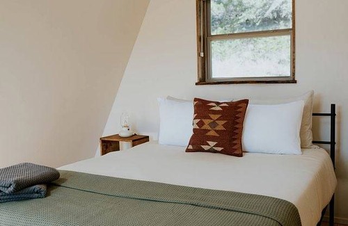 Center Point Cabin | Cabin ∙ 1 bedroom ∙ 2 guests