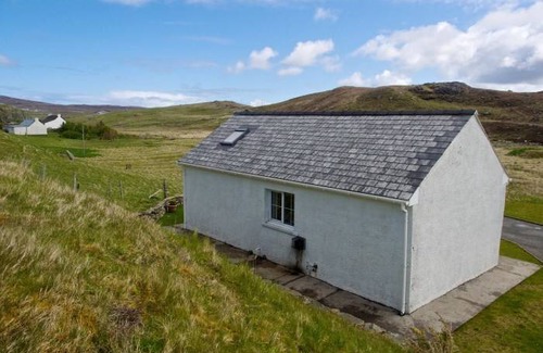 Ardroil Cottage | Cabin ∙ 1 bedroom ∙ 2 guests