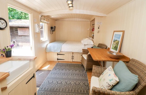 Castleton Cottage | Cabin ∙ 1 bedroom ∙ 2 guests