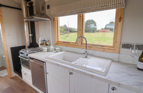 Adlingfleet Cottage | Cabin ∙ 1 bedroom ∙ 2 guests