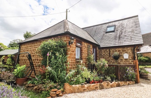 Milcombe Cottage | Cabin ∙ 1 bedroom ∙ 2 guests