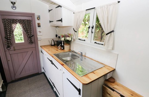 Narberth Cottage | Cabin ∙ 1 bedroom ∙ 2 guests