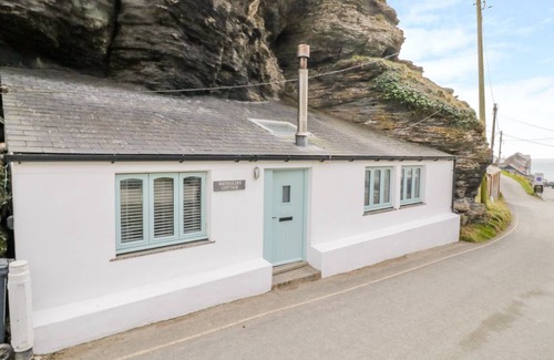 Trebarwith Strand Cottage | Cabin ∙ 1 bedroom ∙ 2 guests