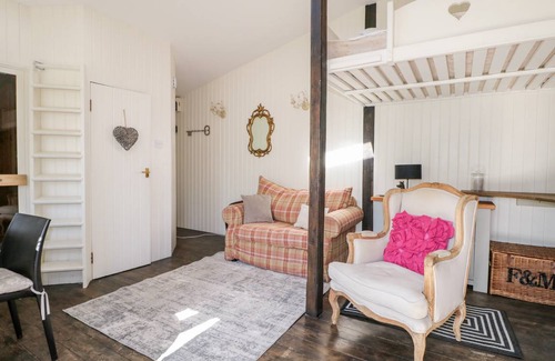 Haslemere Cottage | Cabin ∙ 1 bedroom ∙ 3 guests