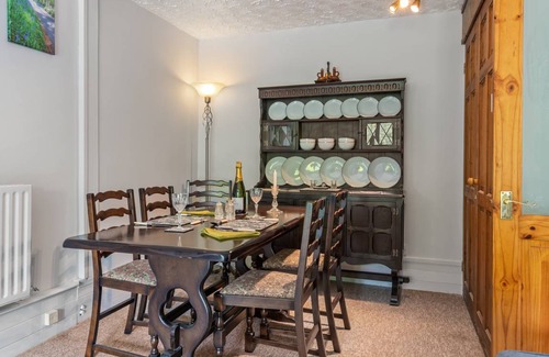 Wiseman's Bridge Cottage | Cabin ∙ 1 bedroom ∙ 4 guests
