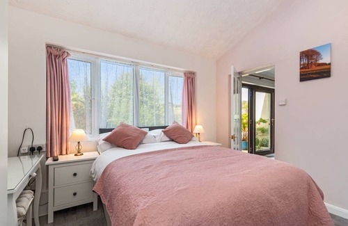 Wiseman's Bridge Cottage | Cabin ∙ 1 bedroom ∙ 4 guests